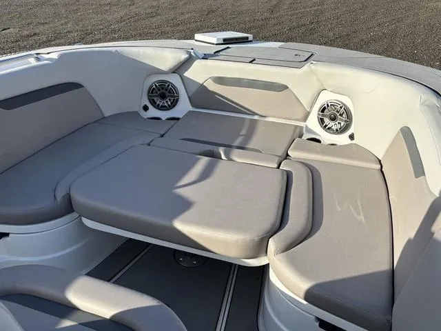 Slide: The Image of Hurricane Center Console 24 OB 2025 - 24