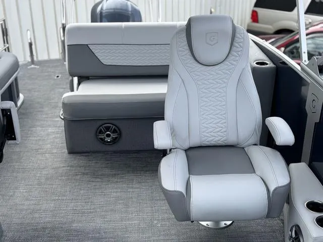 Slide: The Image of Godfrey Monaco 235 C 27" iMPACT Center Tube Package 2025 - 10