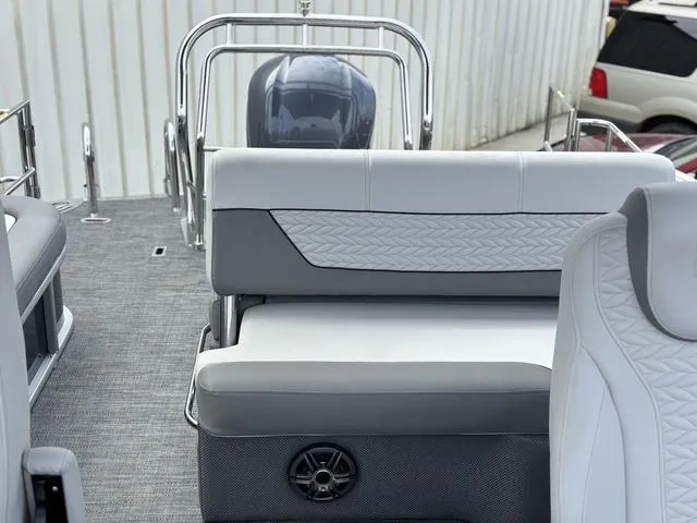 Slide: The Image of Godfrey Monaco 235 C 27" iMPACT Center Tube Package 2025 - 12