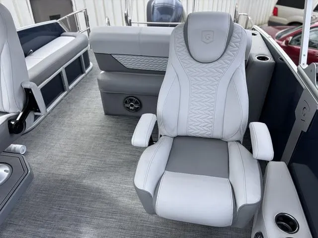 Slide: The Image of Godfrey Monaco 235 C 27" iMPACT Center Tube Package 2025 - 22