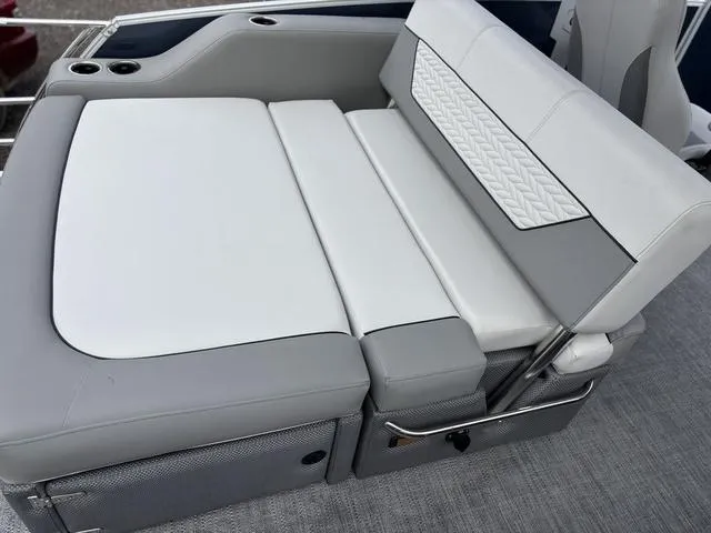 Slide: The Image of Godfrey Monaco 235 C 27" iMPACT Center Tube Package 2025 - 36