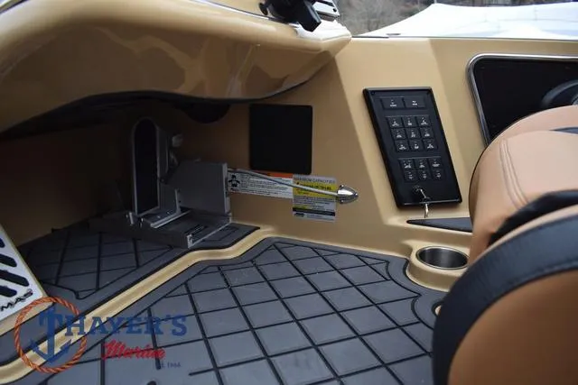 Slide: The Image of Caymas CX 20 PRO 2025 - 20