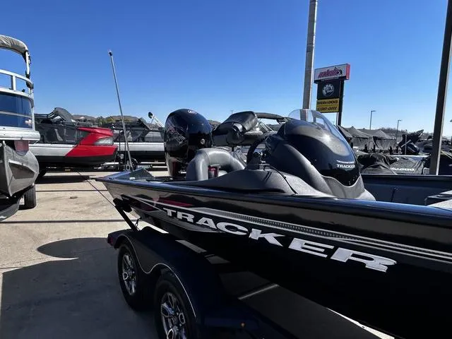 Slide: The Image of 2023 Tracker Pro Team™ 195 TXW Tournament Edition boat in a dealership lot. - 11