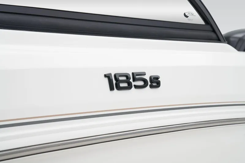 Slide: The Image of Tahoe 185 S 2025 - 18