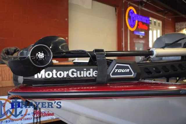 Slide: The Image of 2021 Tracker Pro Team 175 with MotorGuide Tour trolling motor in showroom. - 28