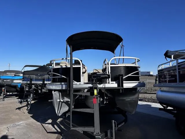 Slide: The Image of Sun Tracker Fishin' Barge 24 DLX 2019 - 11