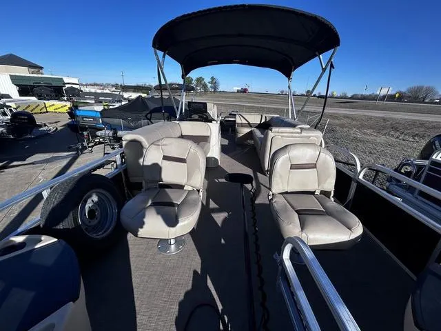 Slide: The Image of Sun Tracker Fishin' Barge 24 DLX 2019 - 12