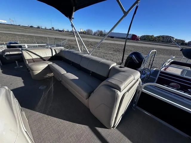 Slide: The Image of Sun Tracker Fishin' Barge 24 DLX 2019 - 14