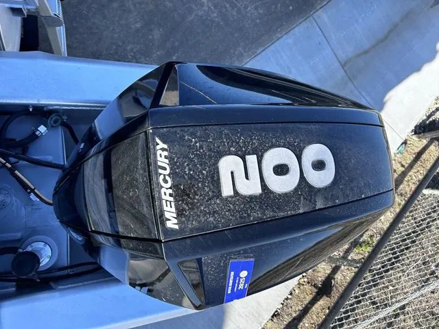 Slide: The Image of Sun Tracker Fishin' Barge 24 DLX 2019 - 16