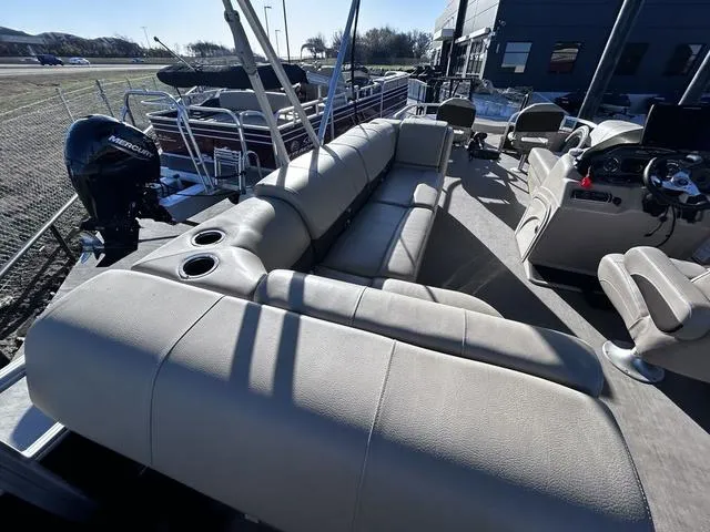 Slide: The Image of Sun Tracker Fishin' Barge 24 DLX 2019 - 18