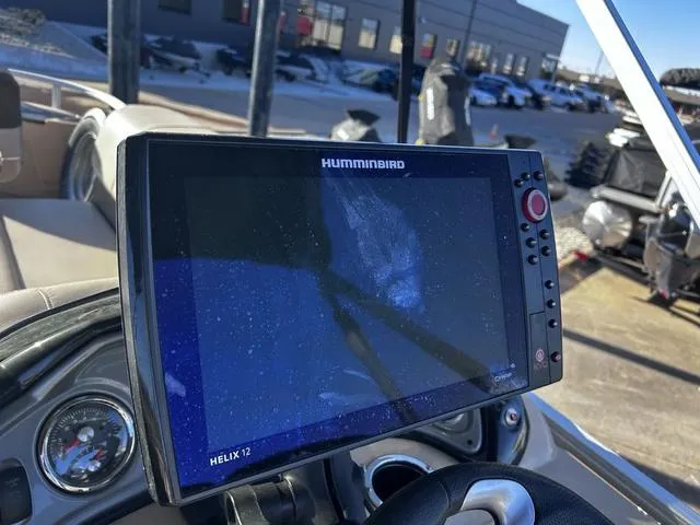 Slide: The Image of Sun Tracker Fishin' Barge 24 DLX 2019 - 21