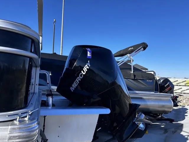 Slide: The Image of Sun Tracker Fishin' Barge 24 DLX 2019 - 4