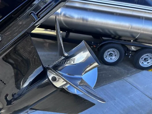 Slide: The Image of Sun Tracker Fishin' Barge 24 DLX 2019 - 5