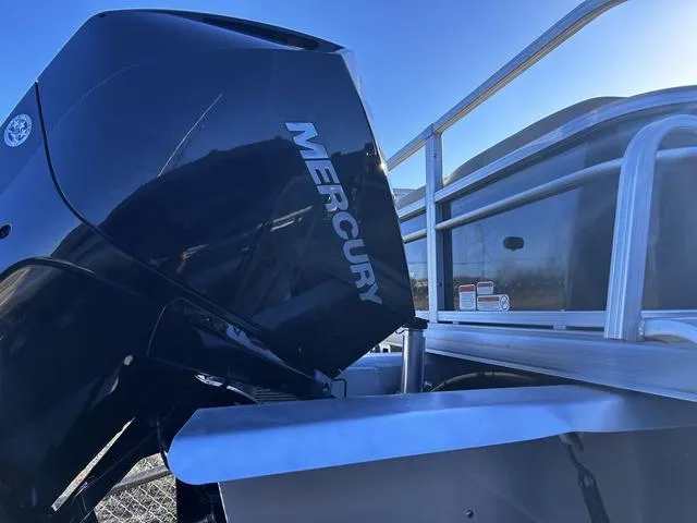 Slide: The Image of Sun Tracker Fishin' Barge 24 DLX 2019 - 7