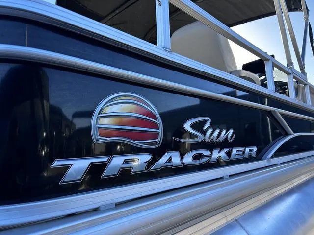 Slide: The Image of Sun Tracker Fishin' Barge 24 DLX 2019 - 8