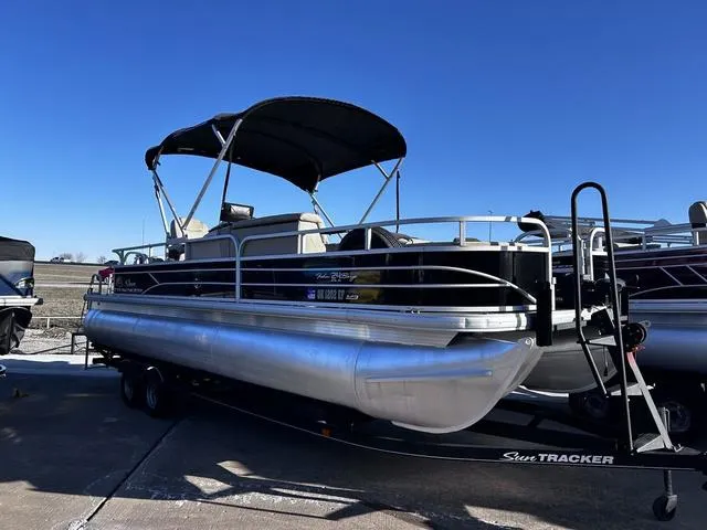 Slide: The Image of Sun Tracker Fishin' Barge 24 DLX 2019 - 9