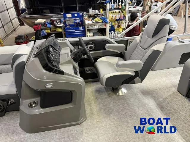 Slide: The Image of Tahoe LTZ 2385 Swingback (VRL) & Honda 4-Stroke EFI 2025 - 10