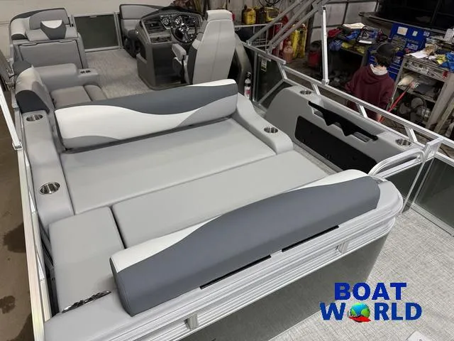 Slide: The Image of Tahoe LTZ 2385 Swingback (VRL) & Honda 4-Stroke EFI 2025 - 23