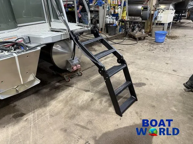 Slide: The Image of Tahoe LTZ 2385 Swingback (VRL) & Honda 4-Stroke EFI 2025 - 45