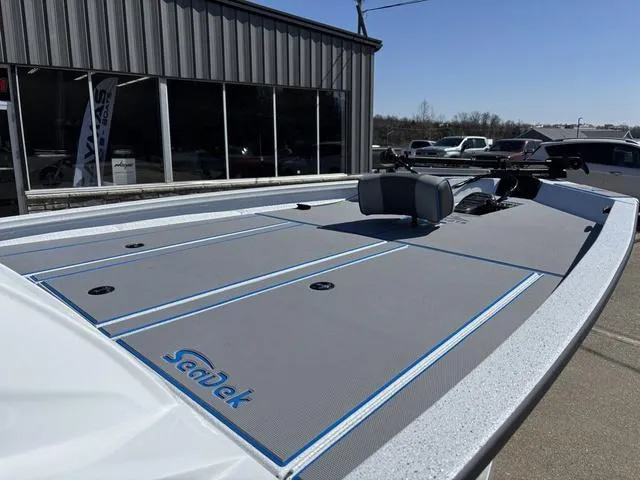 Slide: The Image of Xpress H20 2025 - 7