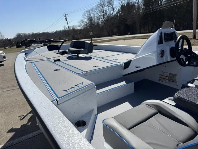 Slide: The Image of Xpress H17 2025 - 11