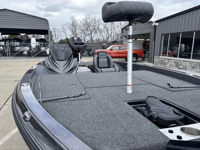 Slide: The Image of 2025 Caymas CX 20 PRO fishing boat with spacious deck and seating. - 10