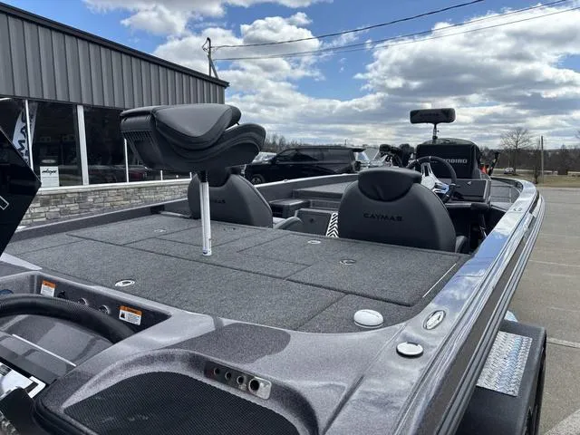 Slide: The Image of 2025 Caymas CX 20 PRO boat with sleek design and comfortable seating. - 4