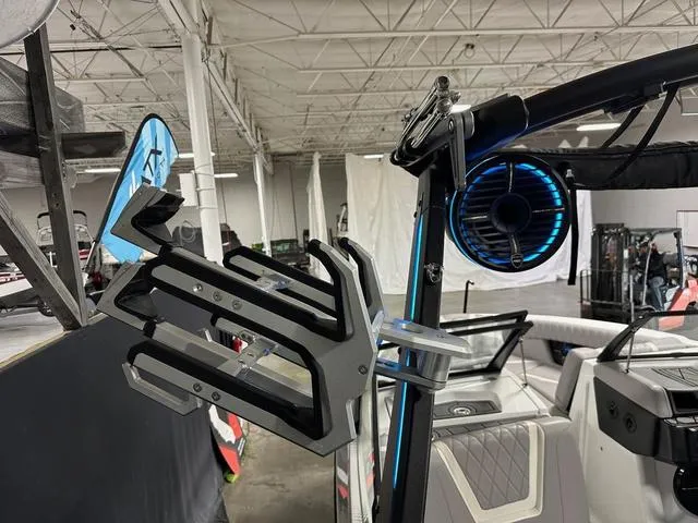 Slide: The Image of Tigé 25ZX 2021 - 10