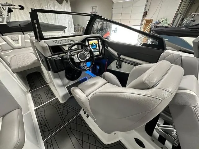 Slide: The Image of Tigé 25ZX 2021 - 13