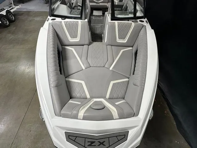 Slide: The Image of Tigé 25ZX 2021 - 17