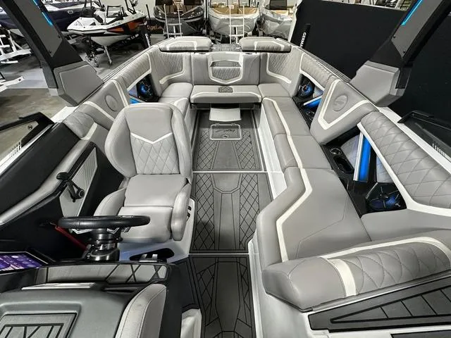 Slide: The Image of Tigé 25ZX 2021 - 18