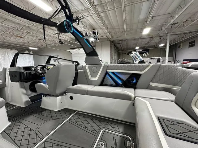 Slide: The Image of Tigé 25ZX 2021 - 9