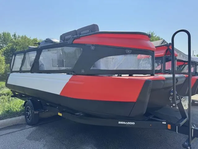 The Image of Sea-Doo Switch 19 2025 - 1