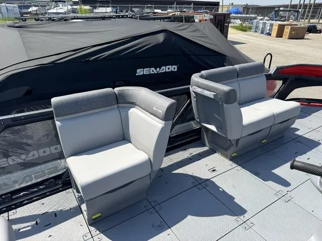 Slide: The Image of Sea-Doo Switch 19 2025 - 5