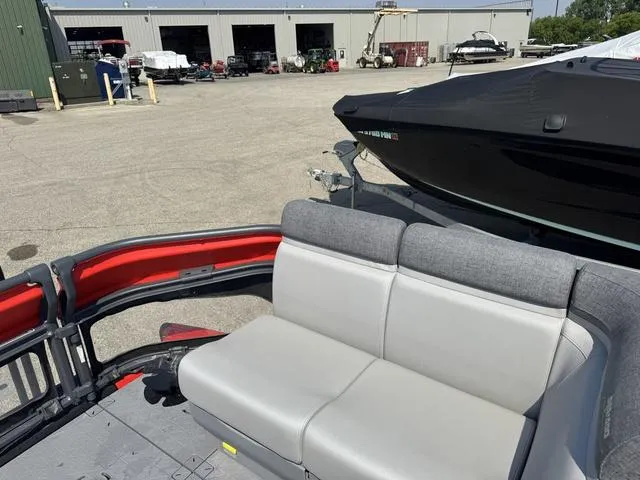 Slide: The Image of Sea-Doo Switch 19 2025 - 11