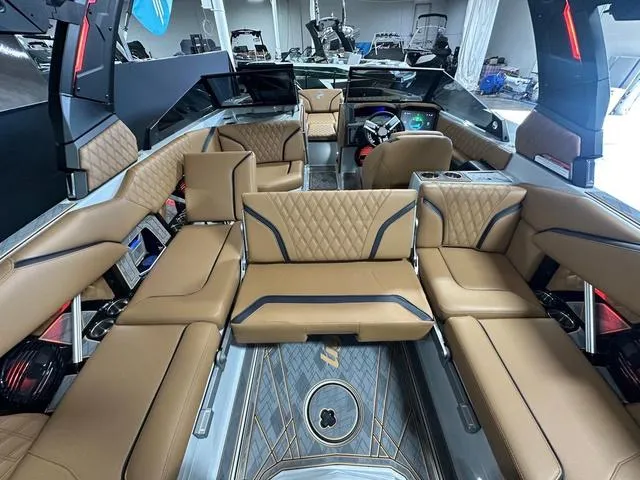 Slide: The Image of Tigé 24RZX 2025 - 11