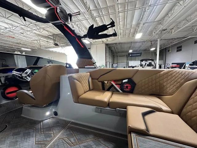 Slide: The Image of Tigé 24RZX 2025 - 12