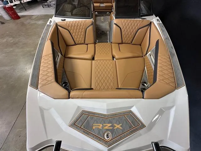 Slide: The Image of Tigé 24RZX 2025 - 17