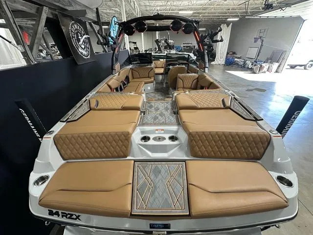 Slide: The Image of Tigé 24RZX 2025 - 6