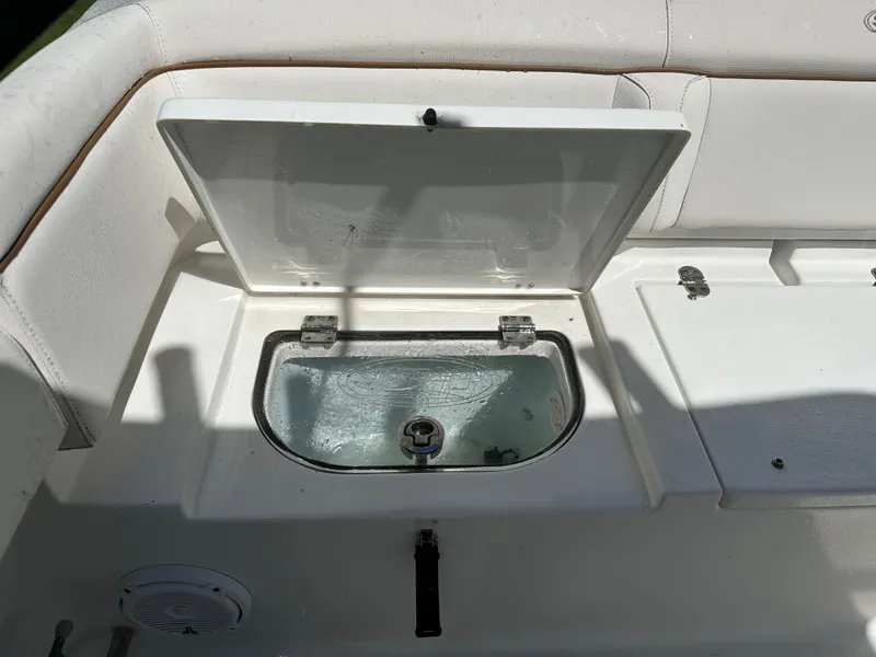 Slide: The Image of Livewell compartment on a 2019 Sea Hunt Ultra 255 SE boat. - 11