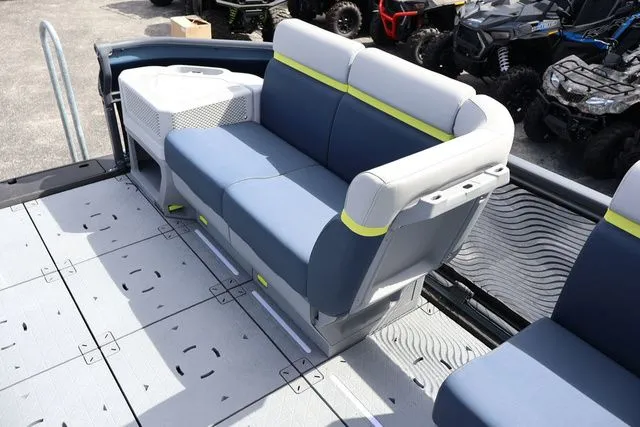 Slide: The Image of Sea-Doo Switch Cruise Limited 21 2025 - 19