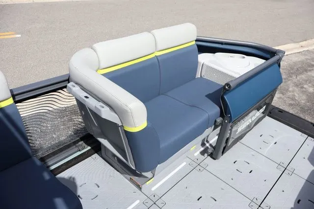 Slide: The Image of Sea-Doo Switch Cruise Limited 21 2025 - 20