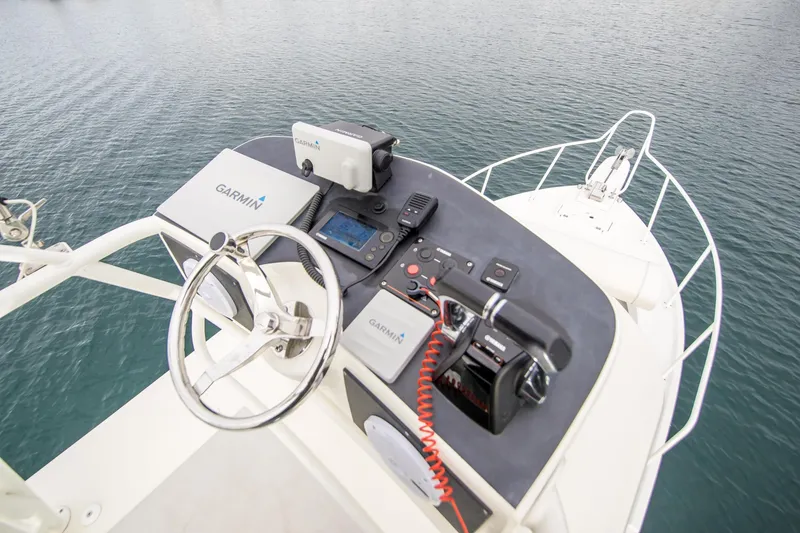 Slide: The Image of Parker Marine 2801 Center Console 2018 - 11