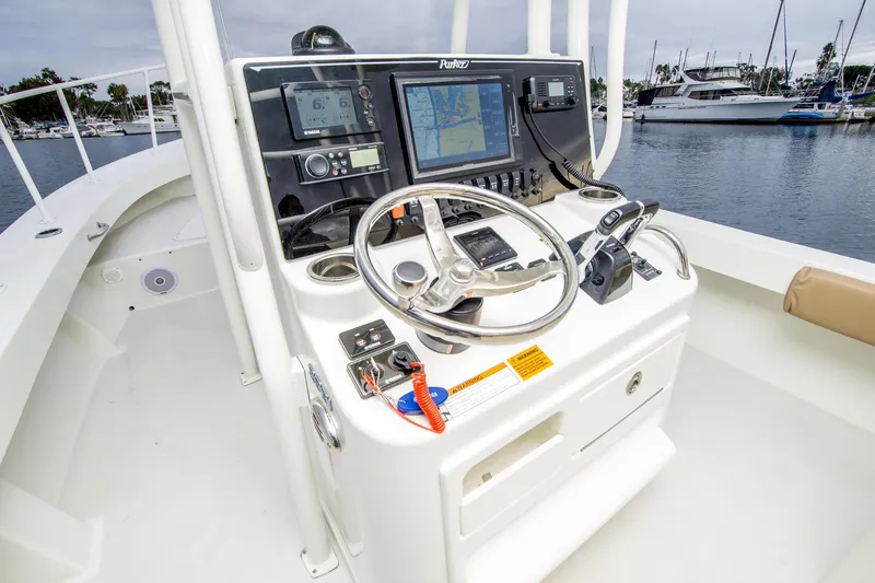 Slide: The Image of Parker Marine 2801 Center Console 2018 - 5