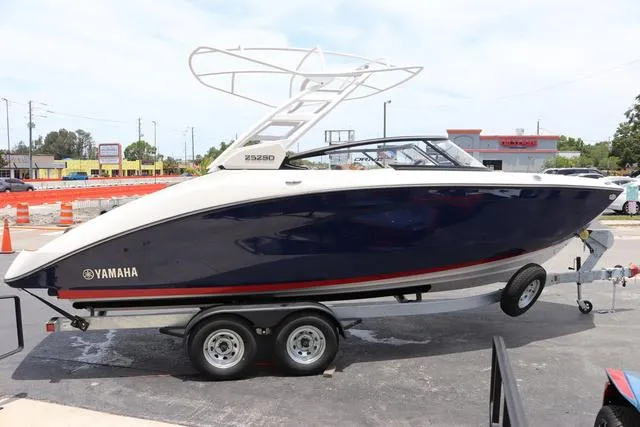 Slide: The Image of Yamaha 252SD-YACHT BLUE-GALVANIZED 2025 - 8