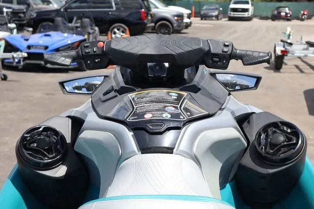 Slide: The Image of Sea-Doo GTX Limited 325 2025 - 12