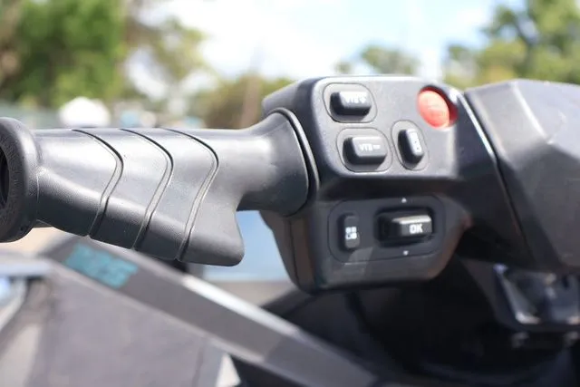 Slide: The Image of Sea-Doo GTX Limited 325 2025 - 15