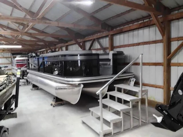 The Image of Lowe LS 210 TL 2025 - 1