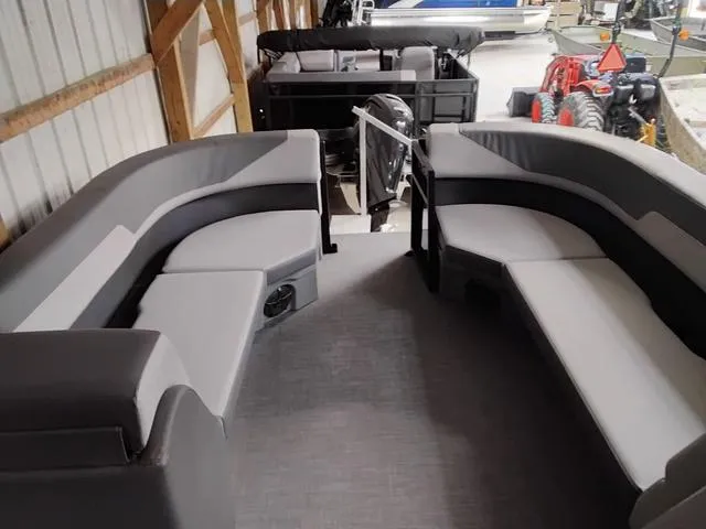 Slide: The Image of Lowe LS 210 TL 2025 - 6