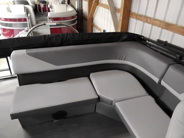 Slide: The Image of Lowe LS 210 TL 2025 - 8